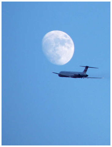 往月球的客機剛剛起飛