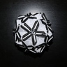 我自己设计的黑白配系列的纸艺花球(暗涌）