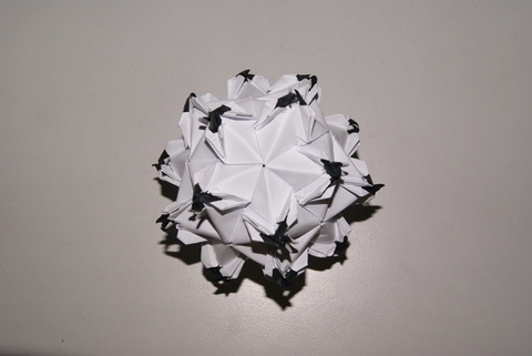我自己设计的黑白配系列纸艺花球(顿悟）