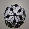 我自己设计的黑白配系列纸艺花球（逐光）