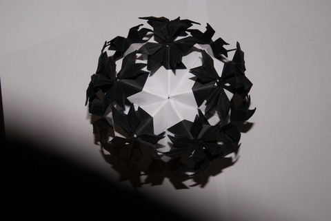 我自己设计的黑白配折纸作品（夜未央）