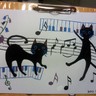 貓跳舞在音符上