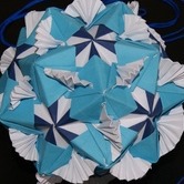 Paper Folding Art/Flowers -摺紙藝術、紙藝術花球 by 三月