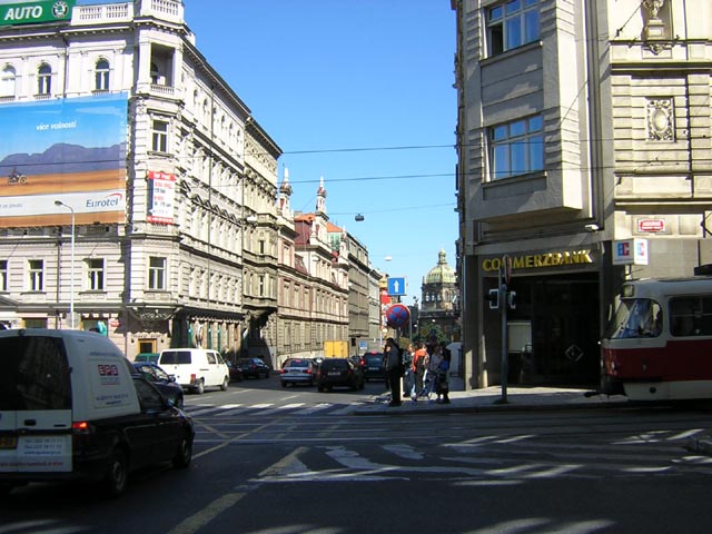 從布拉格博物館站照的街景。DSCN4028.JPG